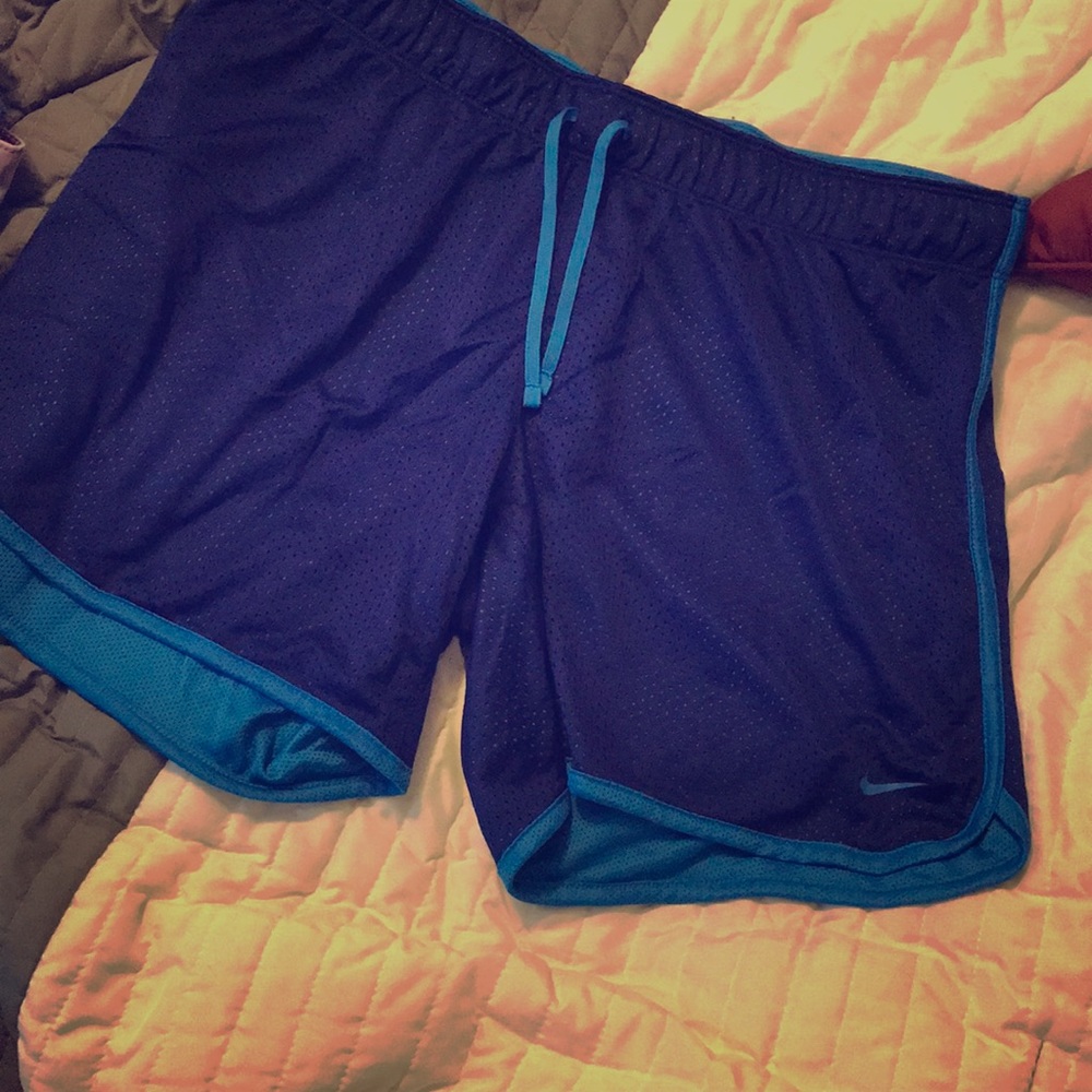 Nike shorts Size L